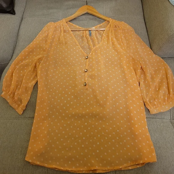 Sheer peach chiffon blouse with white polka-dots. Pearl and gold buttons. Size L - Picture 9 of 12